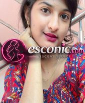Sexy Reeta keeps relaxing company among Lucknow Escorts